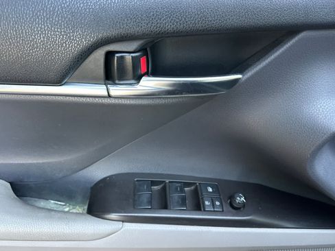 Used 2023 Toyota Camry SE FWD image 15