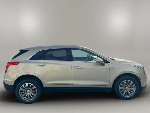 Used 2017 Cadillac XT5 Luxury w/ Driver Awareness Package FWD image 4