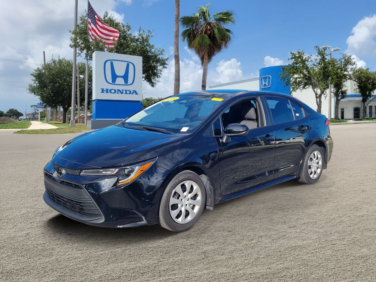Used 2025 Toyota Corolla LE FWD image 4