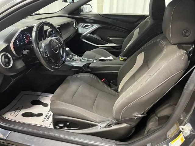 Used 2017 Chevrolet Camaro SS RWD image 4
