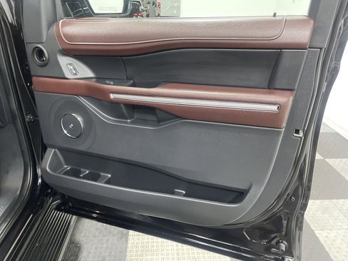 Used 2024 Ford Expedition Limited image 25