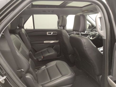 Used 2022 Ford Explorer XLT w/ Equipment Group 202A image 19