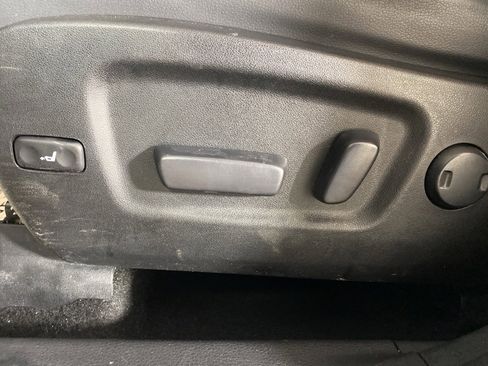 Used 2019 Toyota Highlander XLE image 30