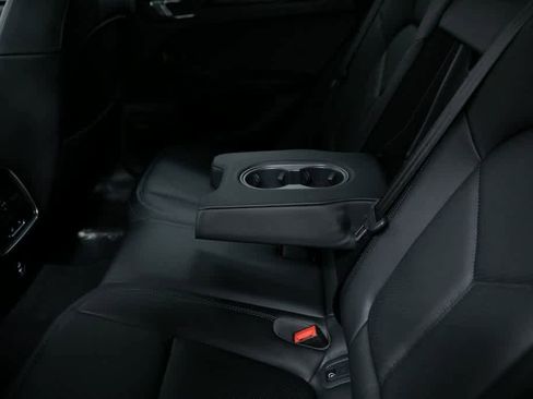 Certified 2025 Porsche Macan image 35