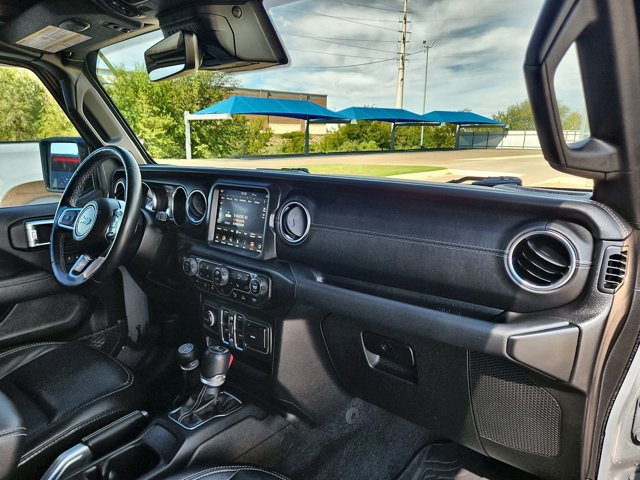 Used 2021 Jeep Wrangler Unlimited Sahara w/ Cold Weather Group AWD/4WD image 22