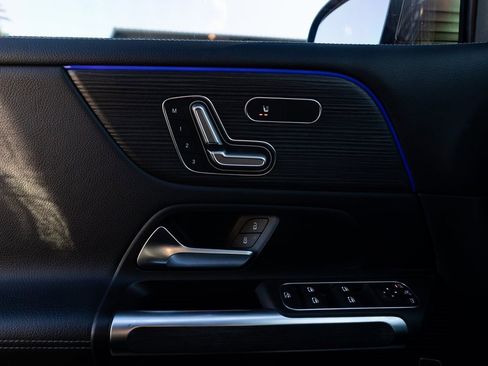 Used 2023 Mercedes-Benz GLB 250 4MATIC image 19