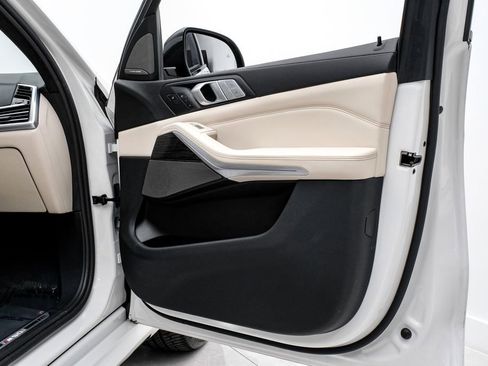 Used 2021 BMW X7 M50i image 38