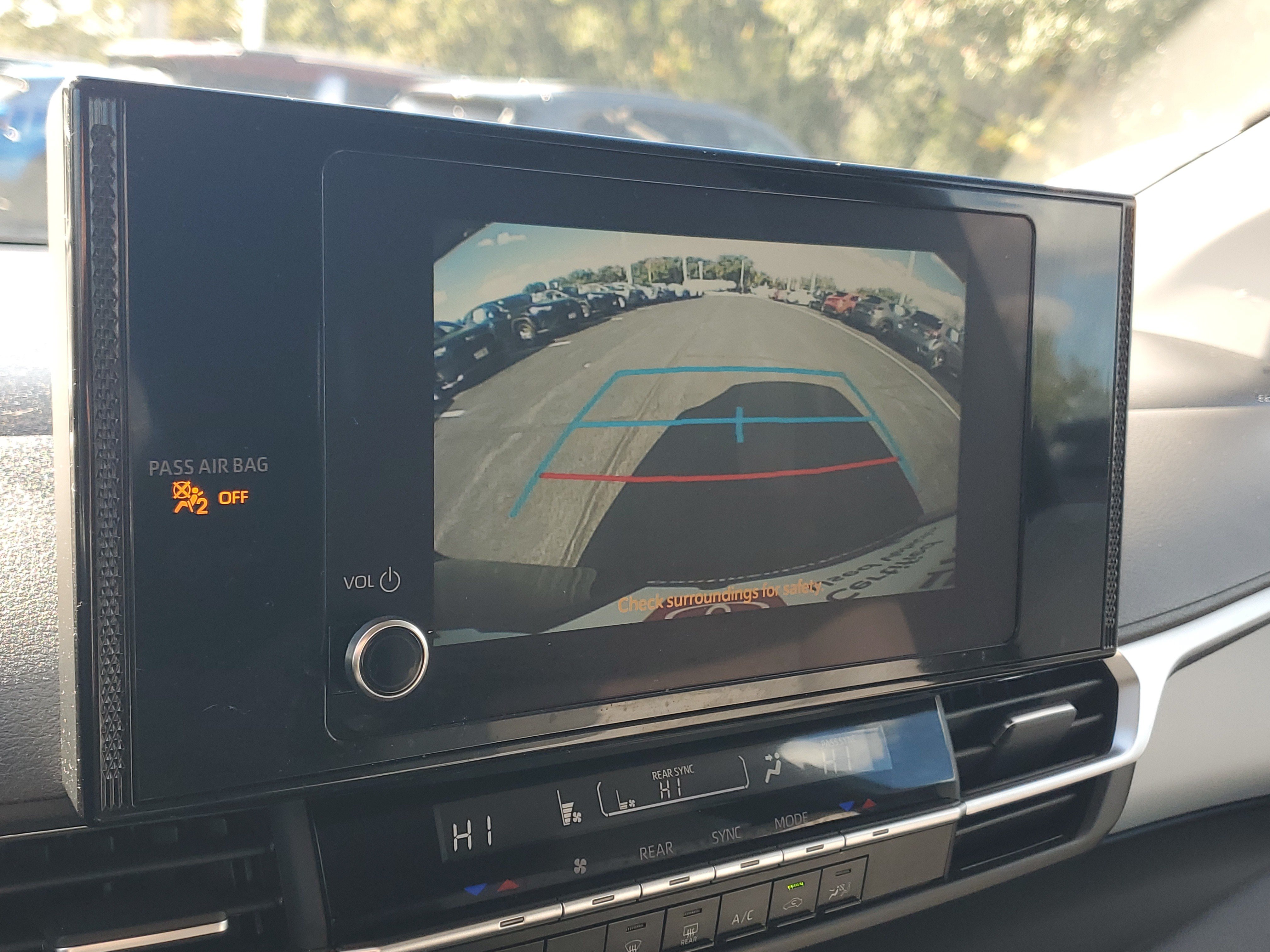 Certified 2025 Toyota Sienna LE FWD image 31