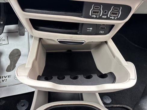 Used 2022 Chrysler Pacifica Touring-L FWD image 46