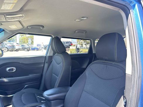 Used 2016 Kia Soul + w/ Designer's Package FWD image 17