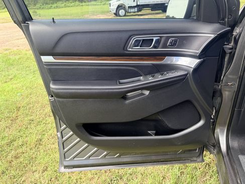 Used 2016 Ford Explorer Limited w/ Equipment Group 301A FWD image 29