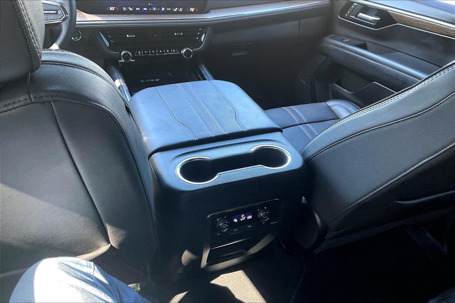 Used 2025 Chevrolet Tahoe High Country RWD image 11
