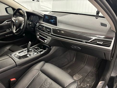 Used 2018 BMW 750i xDrive image 37