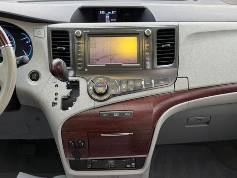 Used 2014 Toyota Sienna Limited image 13