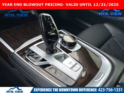Used 2022 BMW 750i xDrive w/ Luxury Rear Seating Package image 25