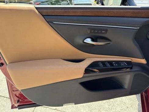 Used 2025 Lexus ES 350 w/ Premium Package FWD image 13