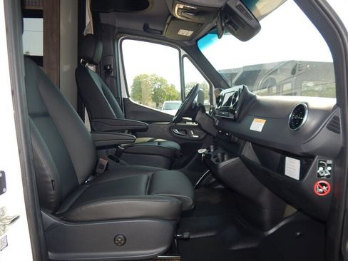 Used 2023 Mercedes-Benz Sprinter 3500 image 19
