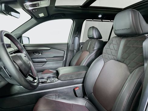 Used 2026 Honda Pilot Black Edition image 8