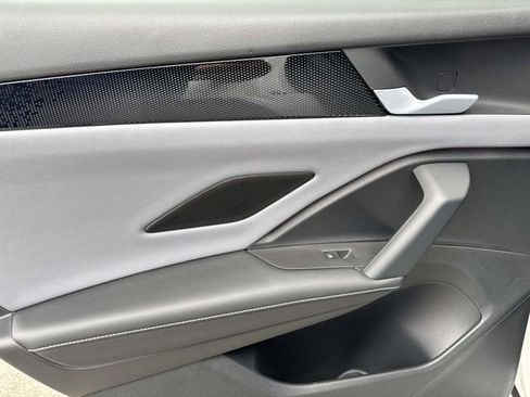 New 2026 Volkswagen Tiguan SE R-Line image 8