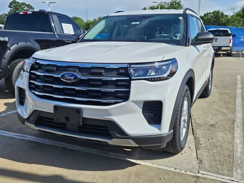New 2026 Ford Explorer Active RWD image 2
