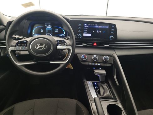 Used 2025 Hyundai Elantra SE FWD image 22