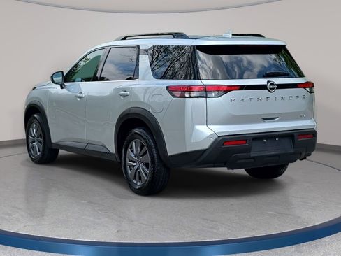 Used 2024 Nissan Pathfinder SV image 7