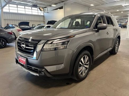 Used 2022 Nissan Pathfinder SL AWD/4WD image 7
