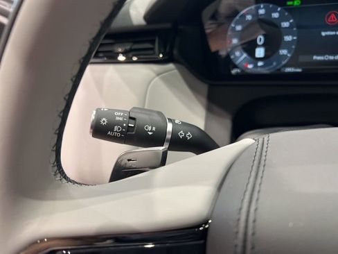 Used 2025 Land Rover Range Rover Velar S image 35