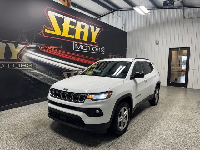 Used 2024 Jeep Compass Latitude w/ Altitude Special Edition AWD/4WD image 1