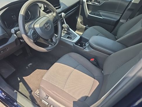 Used 2025 Toyota RAV4 XLE AWD/4WD image 12