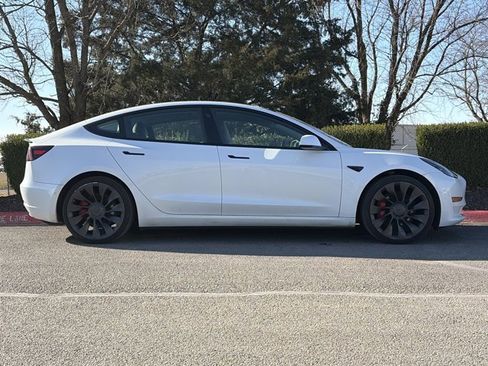 Used 2022 Tesla Model 3 Performance image 2
