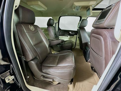 Used 2011 Cadillac Escalade ESV Platinum image 35