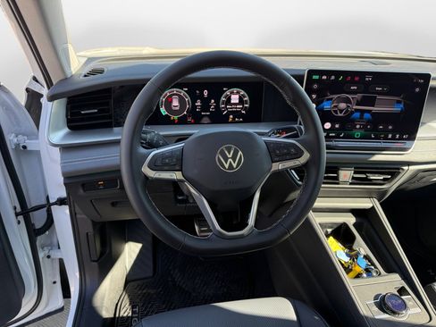New 2026 Volkswagen Tiguan SE AWD/4WD image 10