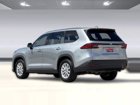 Used 2025 Toyota Grand Highlander FWD image 8