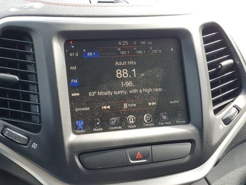 Used 2016 Jeep Cherokee Trailhawk w/ Cold Weather Group AWD/4WD image 22