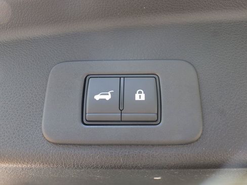 Used 2025 Nissan Murano SV AWD/4WD image 17