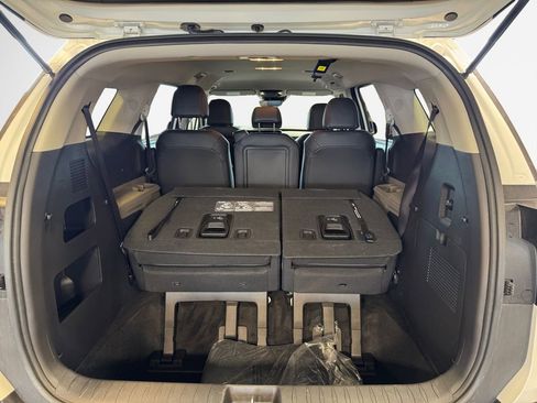Certified 2026 Kia Carnival FWD image 25