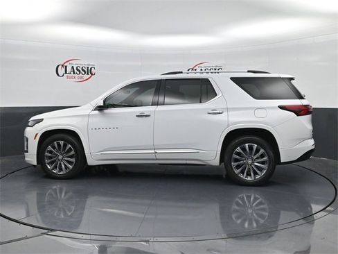 Used 2022 Chevrolet Traverse Premier image 2