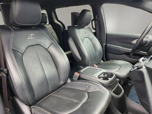 Used 2019 Chrysler Pacifica Touring-L Plus w/ S Appearance Package FWD image 21