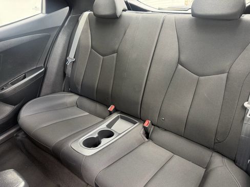 Used 2017 Hyundai Veloster FWD image 18