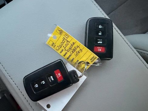 Used 2013 Toyota Camry XLE w/ Leather Pkg image 34