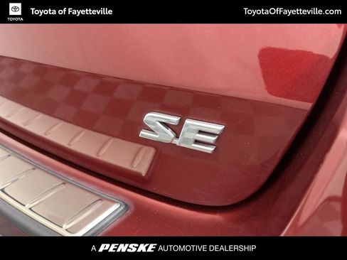 Used 2017 Toyota Highlander SE image 4