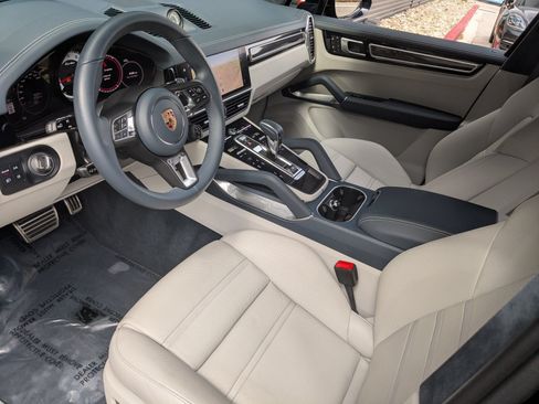 Certified 2023 Porsche Cayenne Turbo AWD/4WD image 4