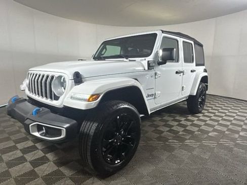 Used 2024 Jeep Wrangler Unlimited Sahara w/ Safety Group AWD/4WD image 7