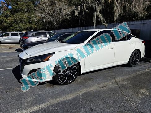 Used 2024 Nissan Altima 2.5 SR w/ SR Premium Package image 1