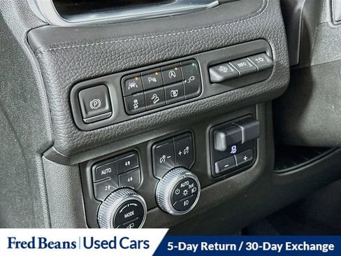 Used 2022 GMC Yukon XL Denali w/ Advanced Technology Package AWD/4WD image 15