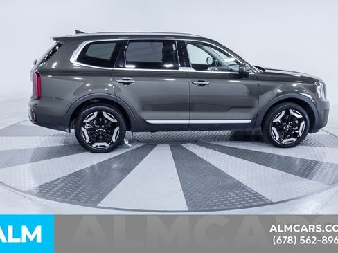 Used 2025 Kia Telluride S FWD image 11