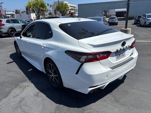 Used 2021 Toyota Camry SE FWD image 6