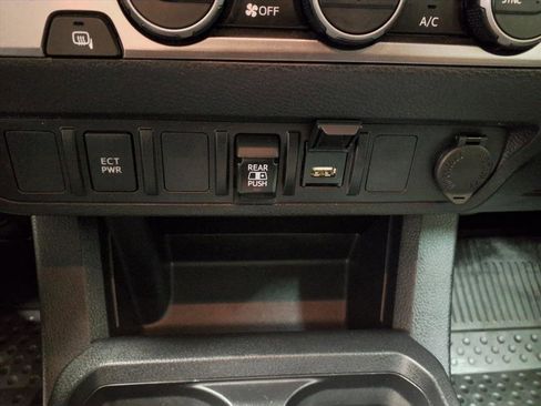 Used 2022 Toyota Tacoma SR5 image 15
