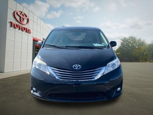 Used 2017 Toyota Sienna XLE w/ XLE Navigation Package AWD/4WD image 8